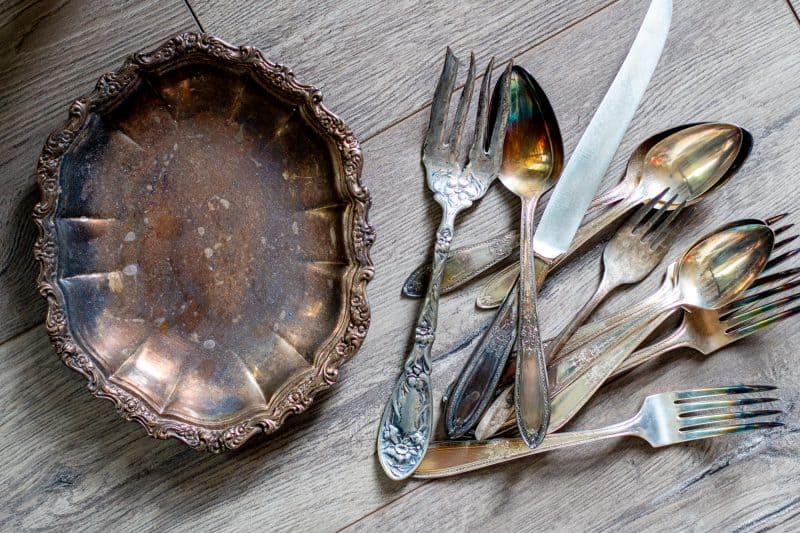 How to easily Polish Silverware with the Baking Soda method 