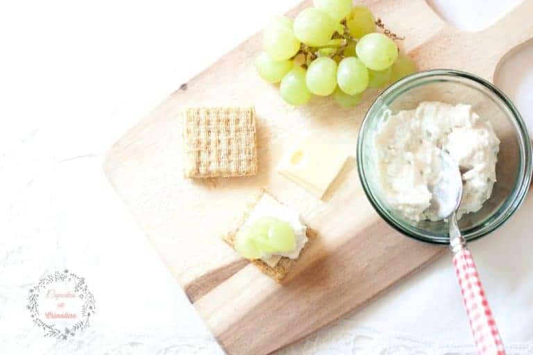 4-ingredient Chicken Salad Appetizer ~ A quick and easy appetizer perfect for summer entertaining from cupcakesandcrinoline.com