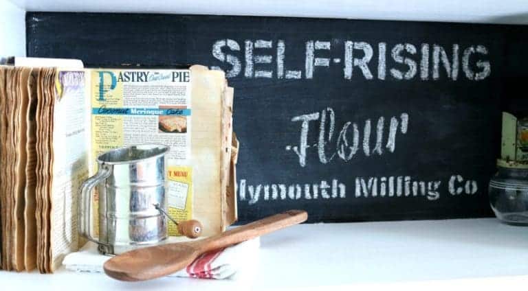 Stenciling with chalk - a temporary decorating option