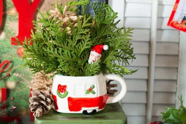 How To Make a Vintage Camper Mug Christmas Centerpiece
