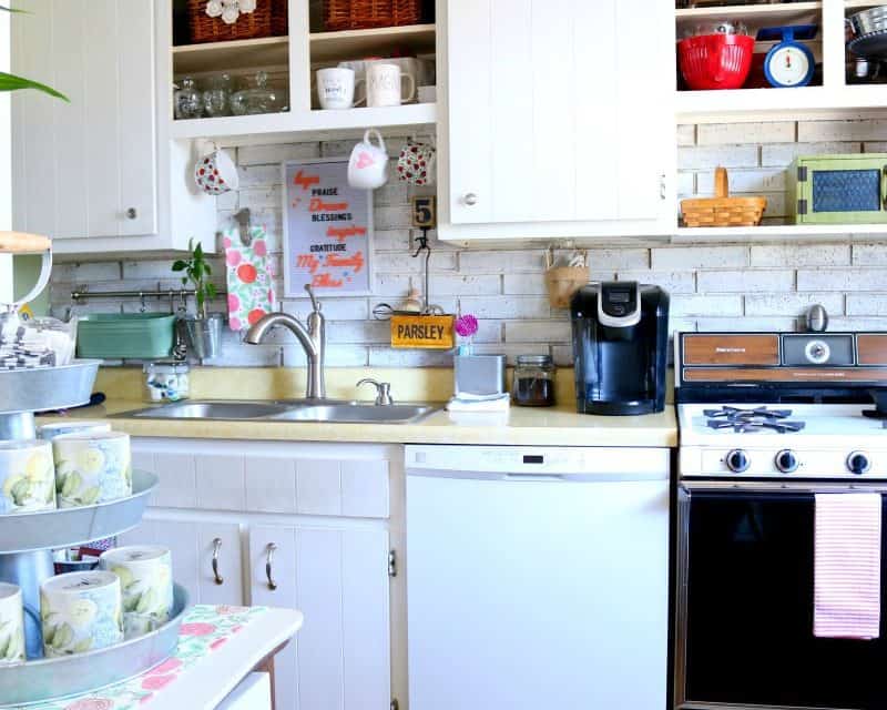 White Vinegar vs Keurig Descaling Solution The HowTo Home