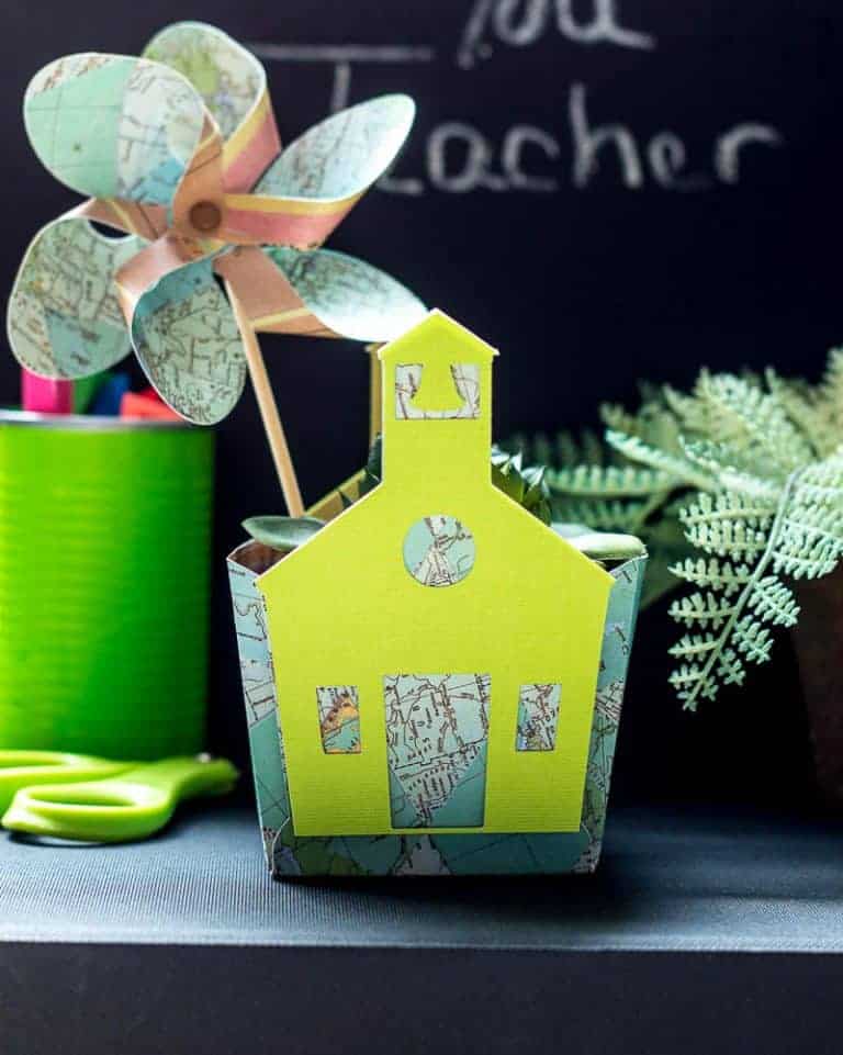 Teacher appreciation gift ideas - mini box with map print pinwheel