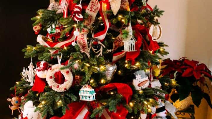 How To Add Ribbon to a Christmas Tree