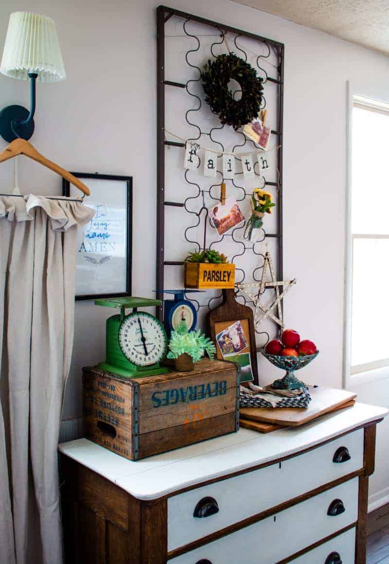 HowTo Decorate with Repurposed Crib Springs The HowTo Home