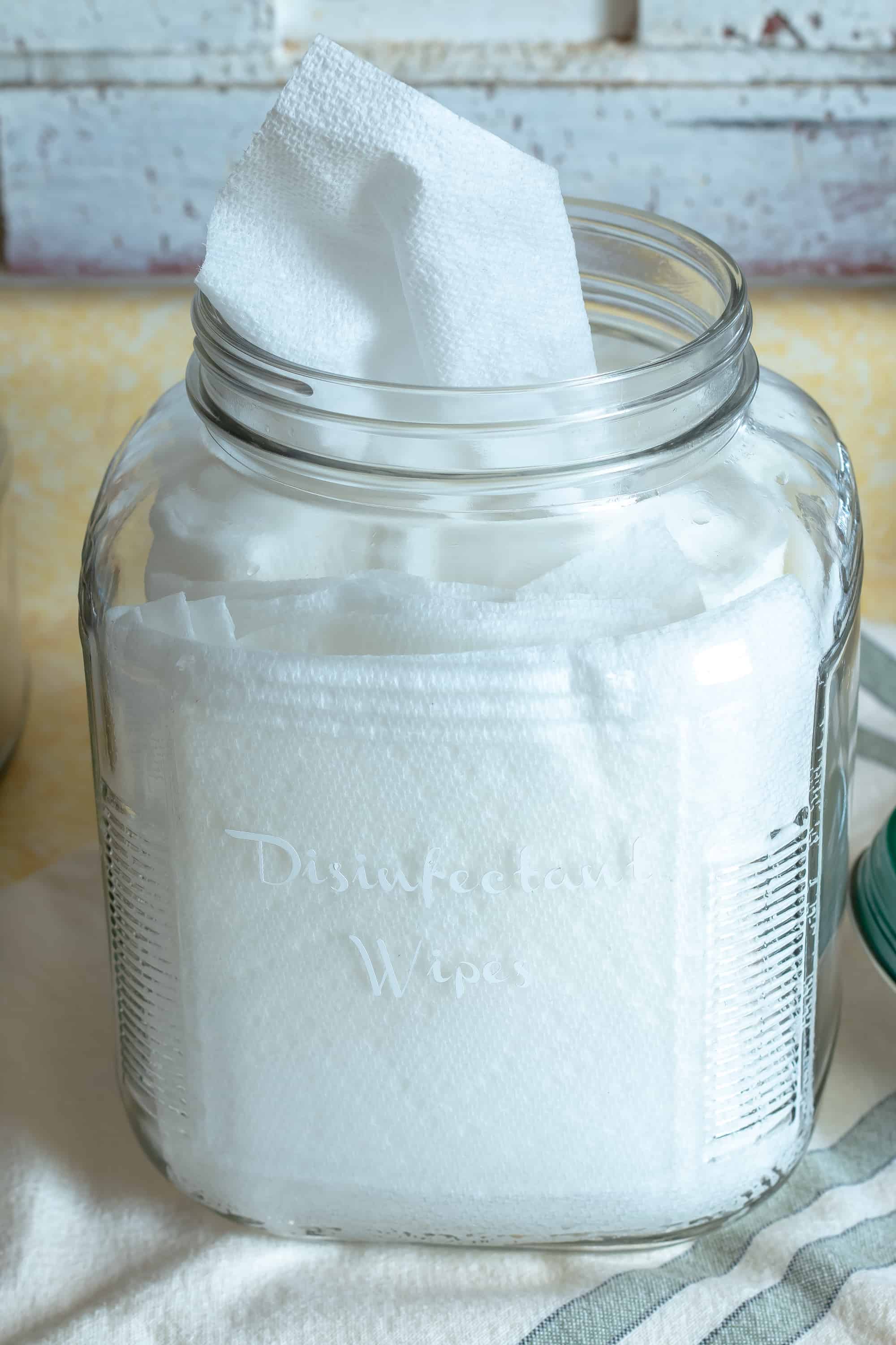 HOMEMADE LYSOL WIPES (HOW TO MAKE YOUR OWN DISINFECTANT WIPES) The