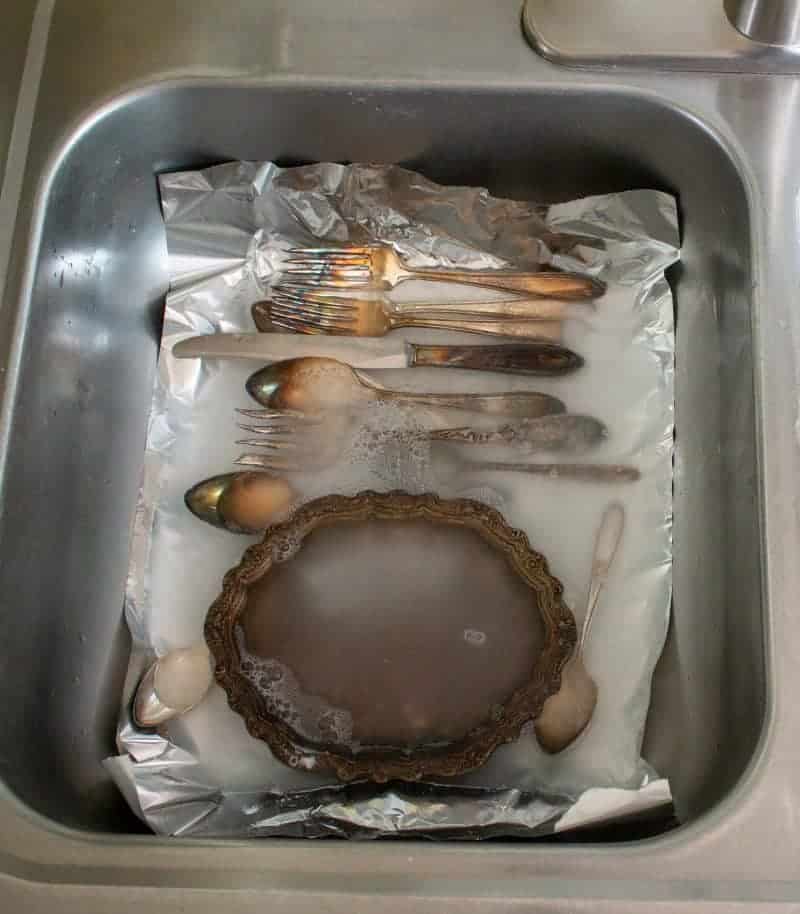 How to clean silver with deals aluminium foil and baking soda