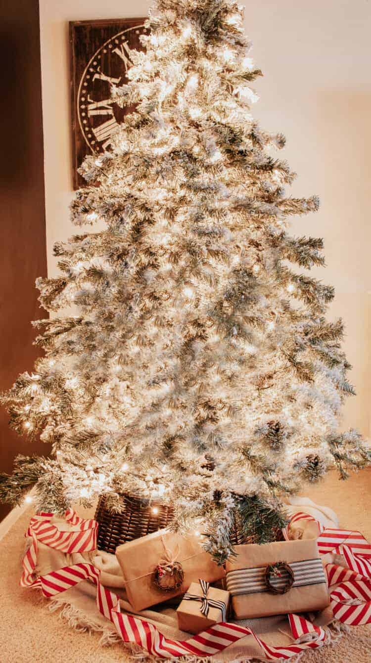 4 Tips for How To Pick the Perfect Artificial Tree The HowTo Home