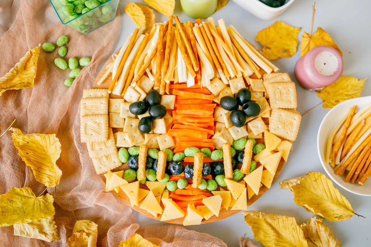 https://thehowtohome.com/wp-content/uploads/2022/08/Easy-Pumpkin-Snack-Board-9.jpg