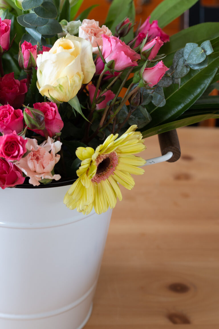 The Super Easy Way to Arrange Flowers The HowTo Home