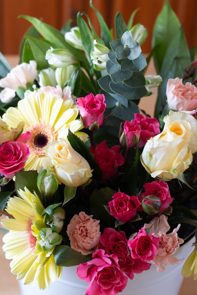 The Super Easy Way to Arrange Flowers The HowTo Home