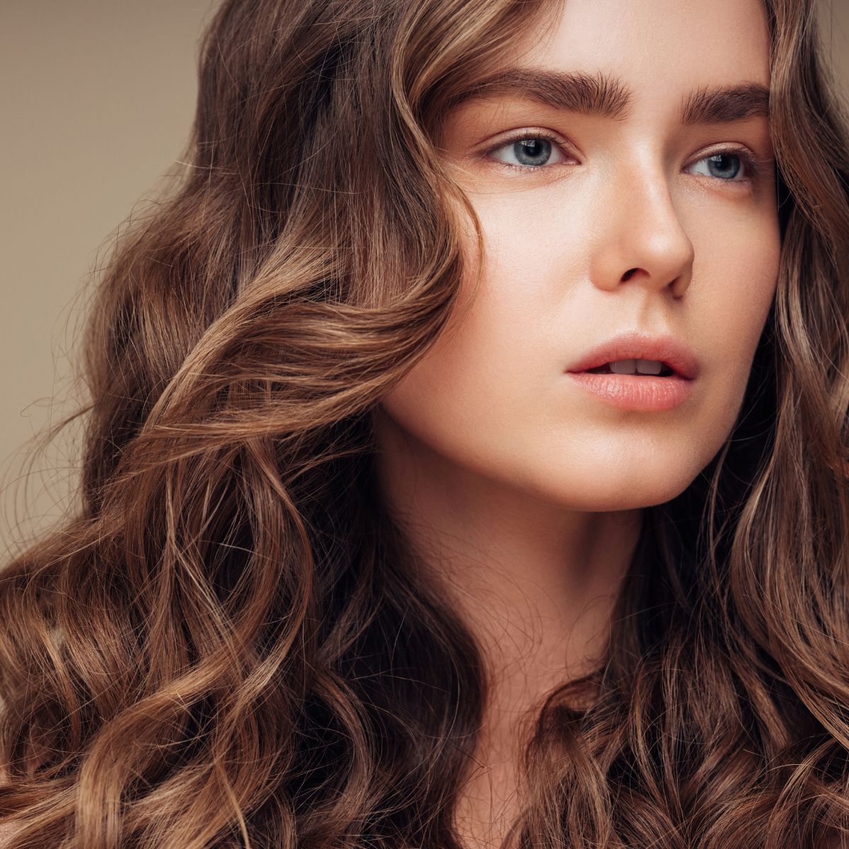 How to Create Stunning Beachy Waves with the Beachwaver Curling Iron ...