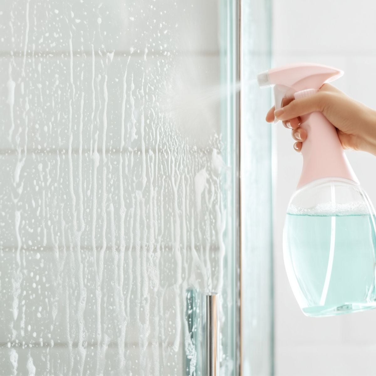 How to clean glass shower doors using a spray bottle with homemade cleaning solution