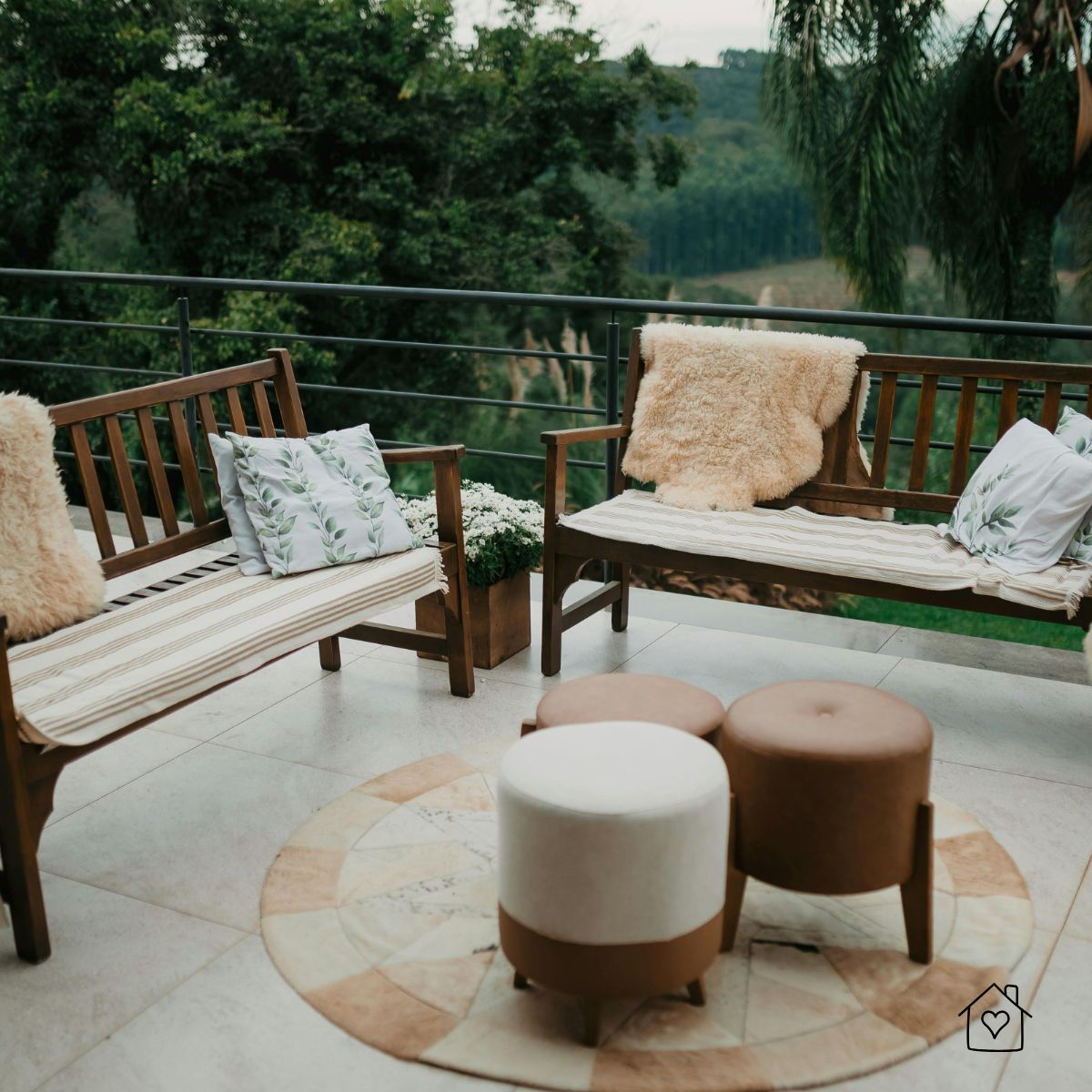 beautiful patio using decorative ceramic tile