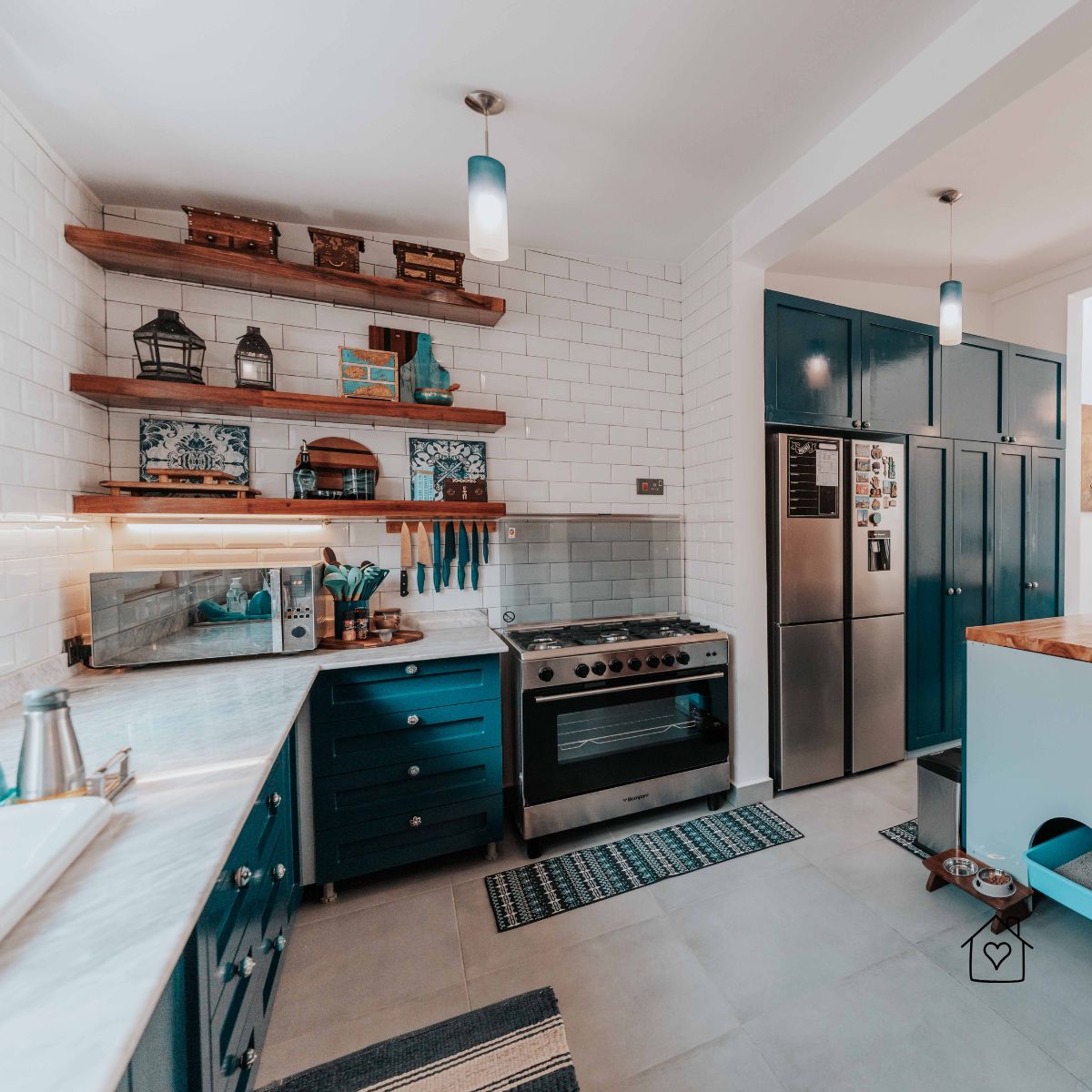 Open shelving for daily-use items + full-height pantry cabinets = compact kitchen that still breathes.
