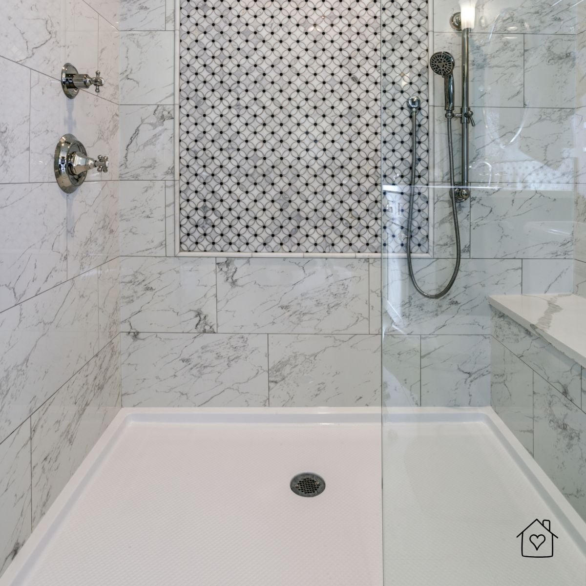 Step-Free Walk-In Shower With Slip-Resistant Pan and Built-In Niche