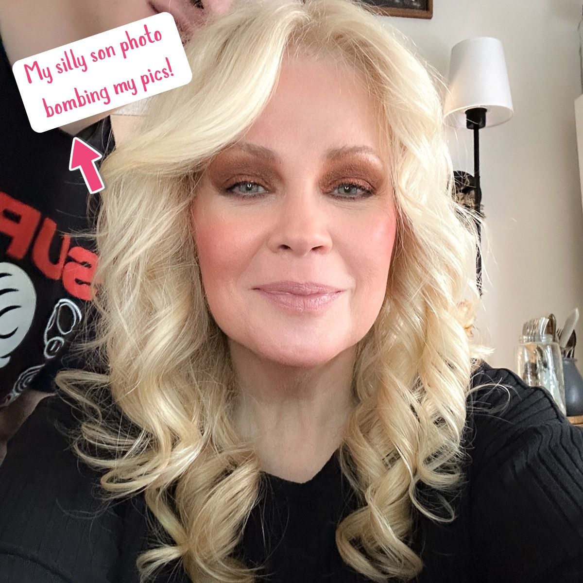 Woman with bouncy blonde curls after using the TYMO CurlPro automatic rotating curling iron