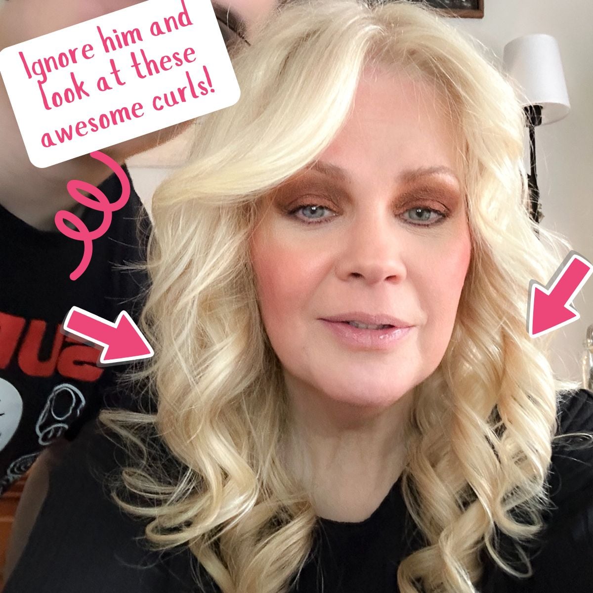 Close-up of bouncy blonde curls created with the TYMO CurlPro automatic rotating curling iron