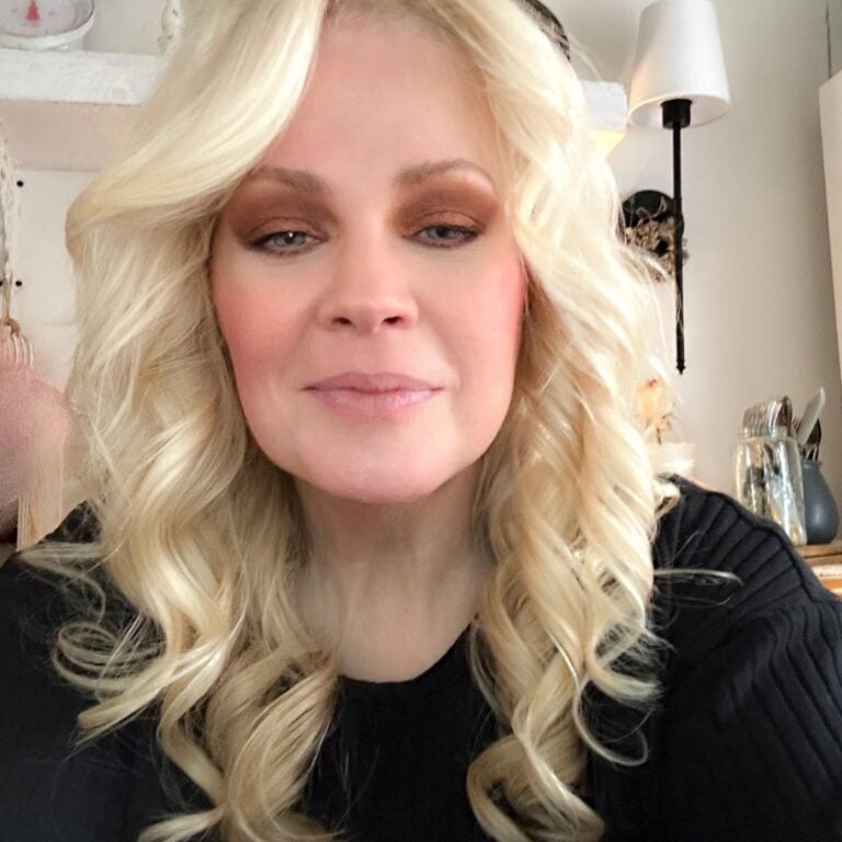 TYMO CurlPro review results showing bouncy blonde curls