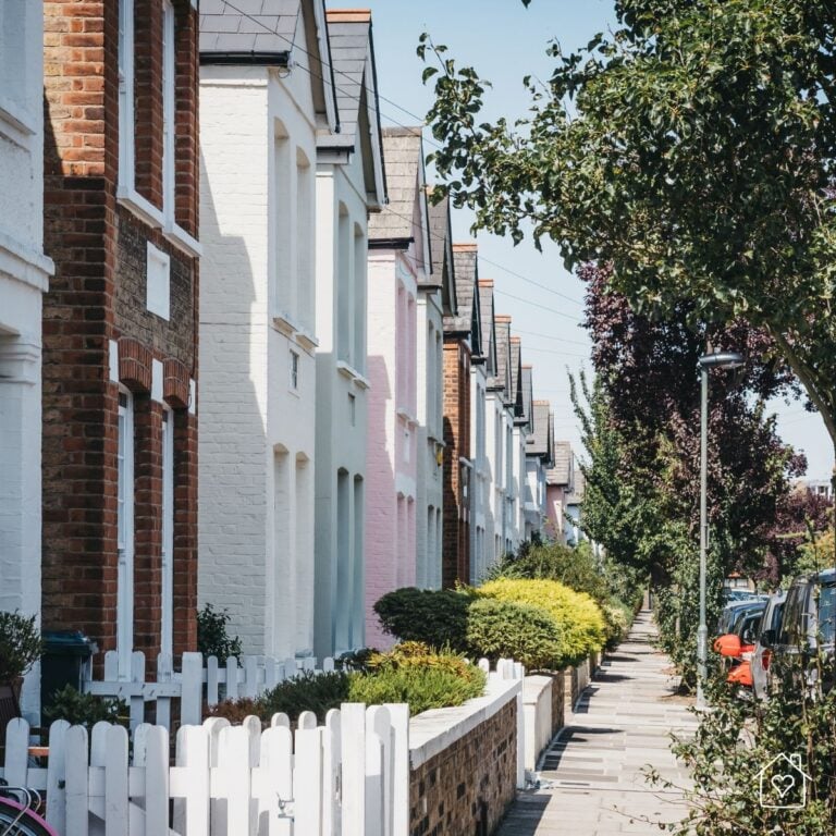 Renting in London - beautiful townhouses on a well-maintained street