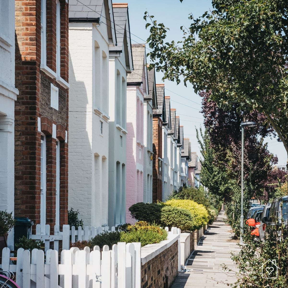 Renting in London - beautiful townhouses on a well-maintained street